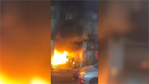 彰化市騎樓機車暗夜竄火　17人受困幸全數獲救