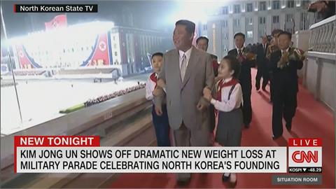 北朝鮮軍隊閱兵秀肌肉　金正恩卻又變瘦