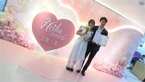 北市結婚背板大換新　士林區死亡芭比粉　網酸：醜到想離婚