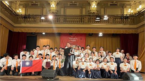 國旗飄揚布拉格！敦化國中弦樂團勇奪國際音樂節全場總冠軍