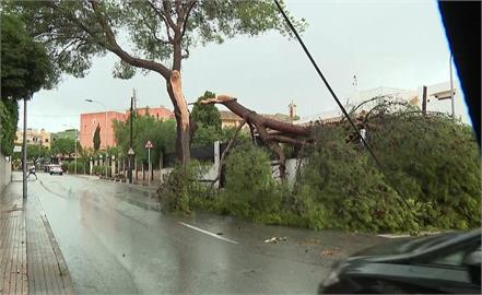 暴風雨襲西班牙度假小島 時速100公里強風豪雨和冰雹釀數人受傷