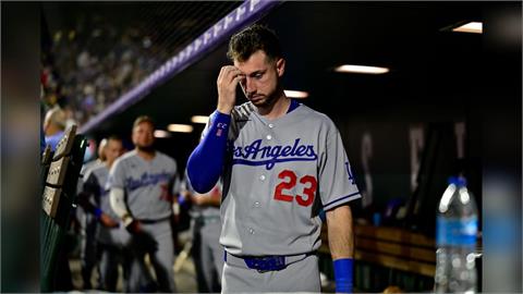 MLB(影)／打不準、接不到又情緒潰堤！羅伯茲公開力挺76億台幣巨星