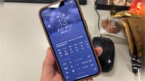 iPhone鏡頭旁黑色小洞「絕不能擋到」！外媒解密2關鍵用途：功能恐被影響