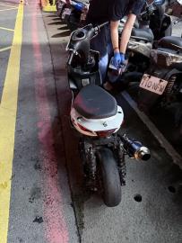 兩騎士競速沿路違規逆向、蛇行　警開12張罰單共超過18萬元