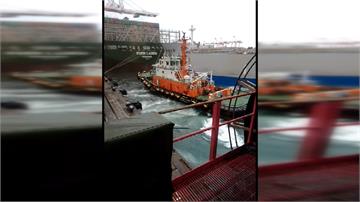 碰！中鋼礦砂船高雄港碼頭撞上長榮貨櫃輪