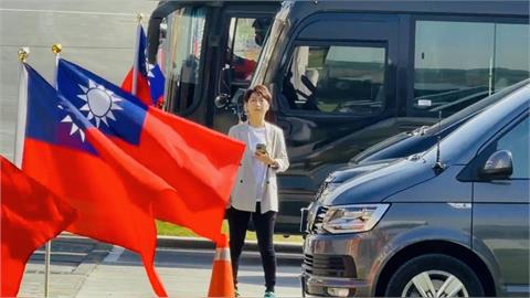 多面國旗飄揚、議員喜極而泣　陳亭妃報告賴總統先行離場