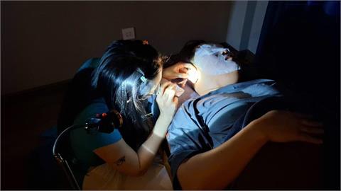 男迷上越式洗頭加「這服務」！2週後耳朵癢到受不了...醫檢查：長滿黴菌