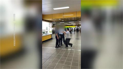 北捷又衝突！市府站男「搭手扶梯插隊、撞人」　雙方火爆對罵