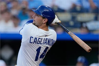 MLB(影)／飛過三道牆！皇家22歲菜鳥炸出「這距離」成隊史新秀最大支紅不讓