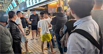 獨／買晚飯打成團！華西街郭家炒牛肉前大打出手　僅因排隊沒讓機車釀糾紛