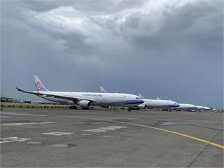 強勁風力、雨勢持續 桃機提醒旅客「這件事」