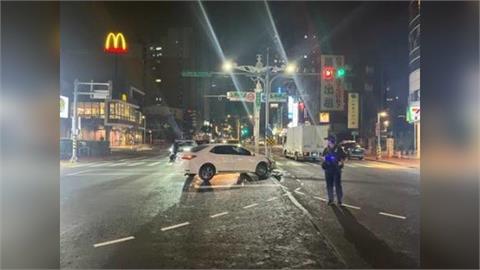 被撞常客！　桃園南平路經國路口安全島屢傳被撞意外