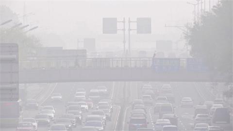 最高級別霧霾警告「重度空污」　中國北京能見度不到50公尺