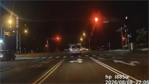 誇張! "無鳴笛"救護車闖紅燈.逆向 一路違規挨罰5罰單