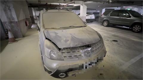 半夜排隊搶車位　社區轎車自燃「400多輛車險出事」