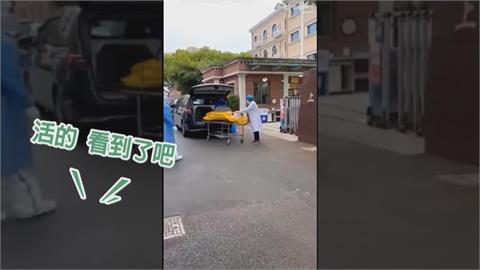 上海安養院當場被發現　活人裝屍袋要送火化