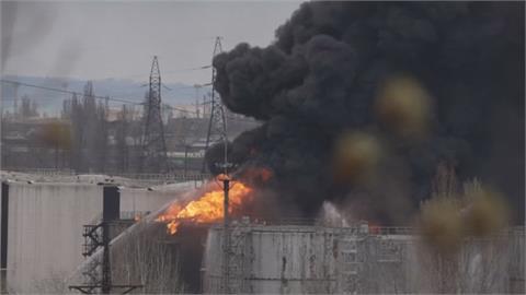 俄軍再炸烏克蘭油槽　烏控俄綁11市長1人已遇害