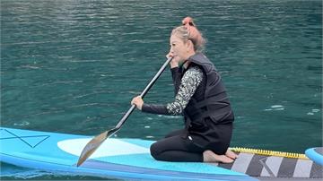 危險動作惹禍！楊繡惠出遊意外落水 驚險翻船場面嚇壞眾人