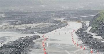 高雄暴雨沖毀溪底便道　桃源區3里14日停班停課