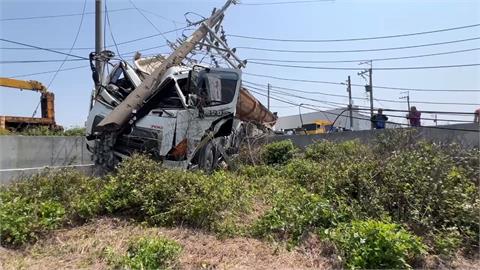 疑未注意路況釀禍！大甲砂石車撞台電工程車　釀1死3傷造成1095戶停電