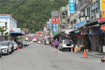 快新聞／不怕死？丹娜絲進逼「宜蘭外澳衝浪客堅持下海」　南方澳乏人問津