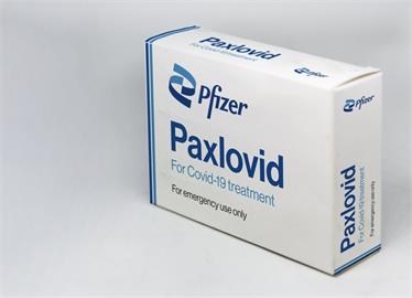 快新聞／全美首款！ FDA批准輝瑞抗疫口服藥「Paxlovid」可在家服用