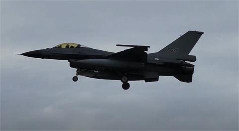 我國6架駐美F-16下午返回花蓮基地　航空迷捕捉降落畫面曝