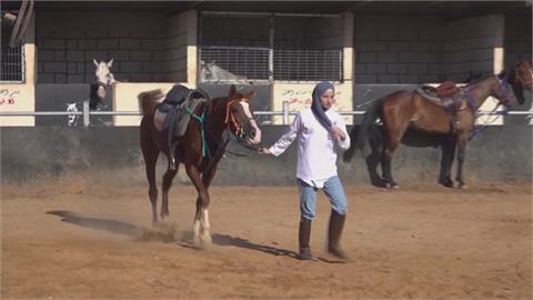 挑戰性別刻板印象　中東女馬術師當教練
