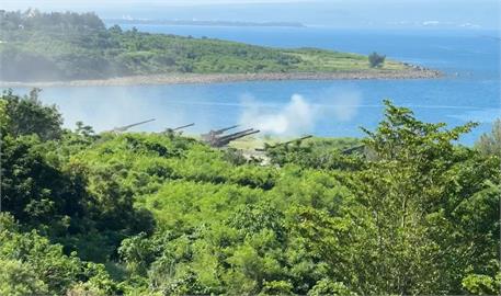 快新聞／畫面曝！陸軍屏東楓港「重砲保養射擊」　邀居民見證國軍保衛國家決心