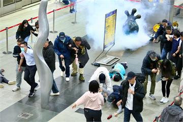 北捷展開「高強度危安演練」　月台丟汽油彈、歹徒持長刀攻擊民眾