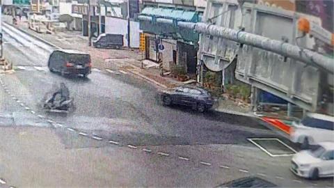 貨車"液鹼"沿路洩漏！　14名騎士打滑慘摔　熱心民眾趕緊幫指揮交通