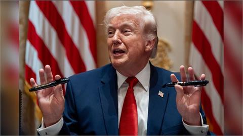 快新聞／是否會奪取鈾能源？川普冷笑：我為什麼要回答　稱伊朗已經被揍倒