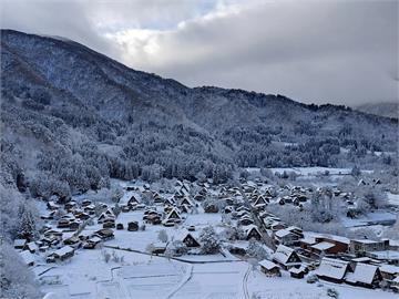 最強寒流襲日本！各地成銀白世界　合掌村「換衣」如置身童話仙境