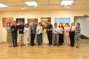 長庚科大舉辦曹松清專題畫展　近20幅作品述說島嶼故事