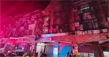 高雄大寮深夜驚傳氣爆！巨響震碎玻璃　3樓民宅陷火海男屋主重傷送醫