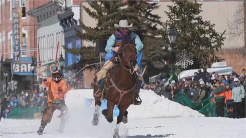 馬拉滑雪障礙賽　考驗技術默契與馬匹掌控力