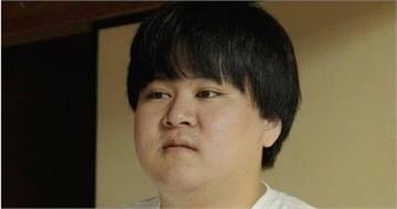 22歲男「小二尿褲子被笑」留陰影　13年不出門靠母養認：我很愧疚