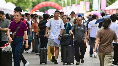 中國青年「生存性節儉」1美元吃2餐…習近平提自找苦吃遭批「掩蓋經濟低迷」