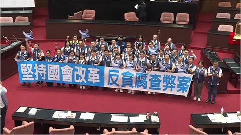 快新聞／藍白臉好腫！聯手封殺「這議案」過半國人不支持　最新民調出爐