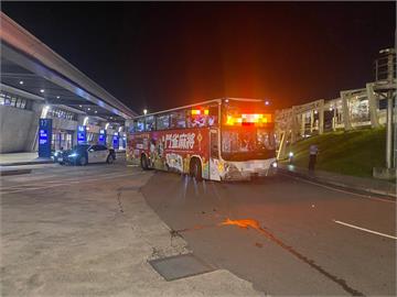 快新聞／國光客運桃機深夜自撞！　30名國內外旅客及駕駛緊急送醫