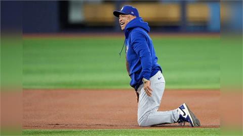 MLB/道奇再變陣拚延長戰線!總教練羅伯斯和金慧成比跑壘慘摔仍笑稱:我還能先發