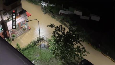 高雄鼓山三路淹成泥流河　高市府派抽水機全程待命