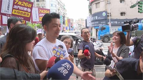 快新聞／又出新招？蔣萬安穿自製反罷衣掃街　稱盼民眾能一致換上