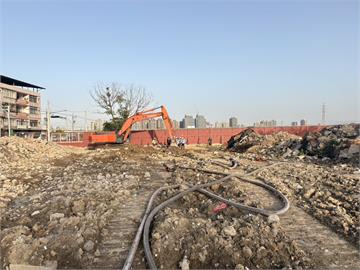怕!新北泰山工人挖斷瓦斯管線「恐爆炸」 消防緊急拉封鎖線管制