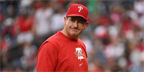 MLB(影)／費城人總教練場邊連線臉色鐵青　自家投手被老虎隊三連轟場面超尷尬
