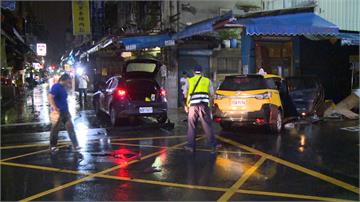 計程車深夜載3客擦撞轎車 車頭全毀6傷