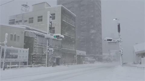 太寒冷！日本眾院大選對決寒流風暴　高市早苗奔走助陣拉票致詞吃螺絲