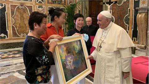 梵蒂岡教宗珍藏台作品《富貴平安》！藝術家白魚成「台灣之光」