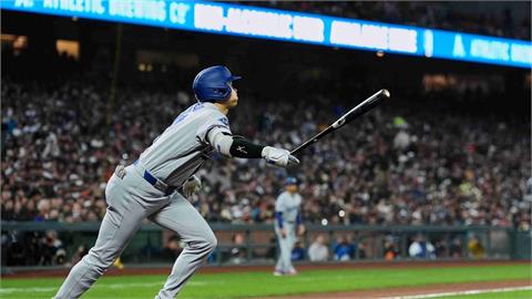 MLB(影)／我不會屈服！大谷翔平3支0後敲安「連續53場上壘」寫亞洲第一紀錄