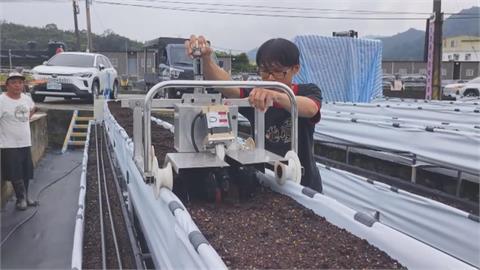 工欲善其事必先利其器！　草莓園新法寶「翻土機」效率翻倍